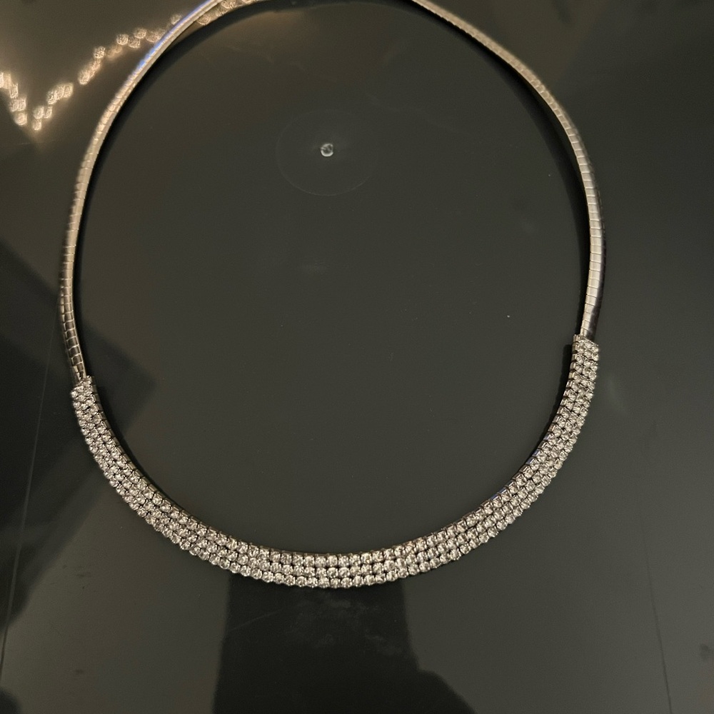 Elegant Silver Necklace with Crystal Accents